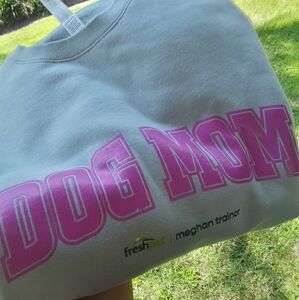 🐾Meghan Trainor|Fresh Pet "I'M A DOG MOM" WOMENS SWEATER